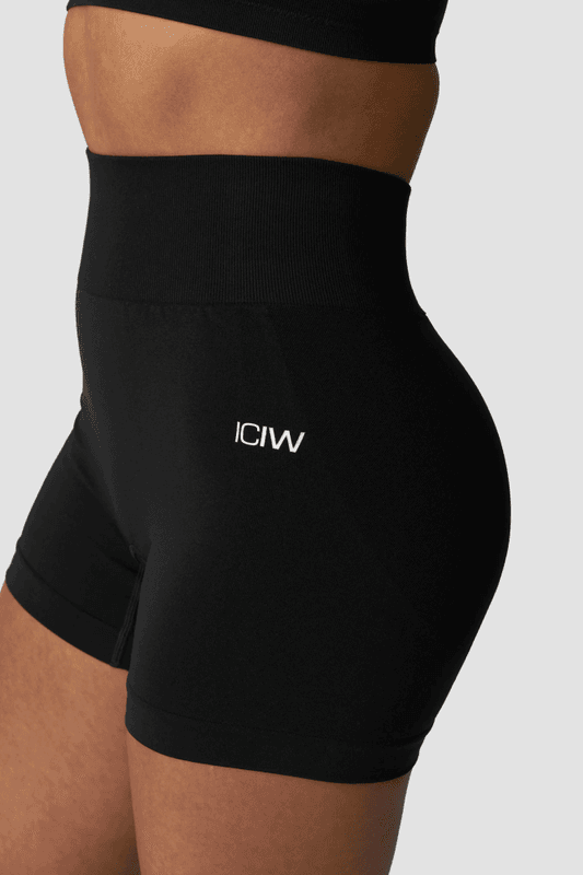 Smooth Seamless Midi Shorts W